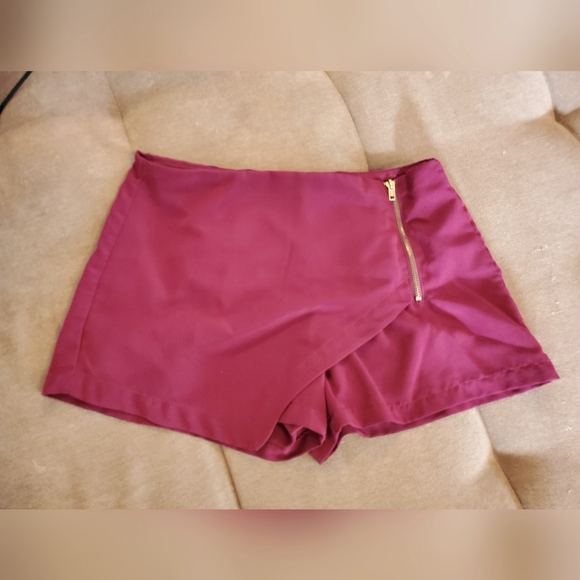Forever 21 Dresses & Skirts - Forever 21 Medium zip maroon red skort skirt mini